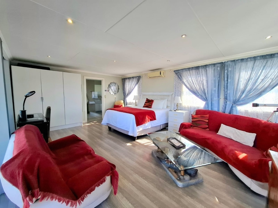 7 Bedroom Property for Sale in Gonubie Eastern Cape